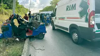 Tragedia en la Región 252: Mototaxista perdió la vida al estrellarse contra un poste en Cancún