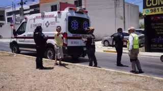Vecinos auxiliaron al repartidor mientras llegaban paramédicos.