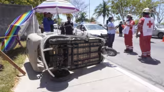 Conductora de motoneta eléctrica fue impactada en Campeche.