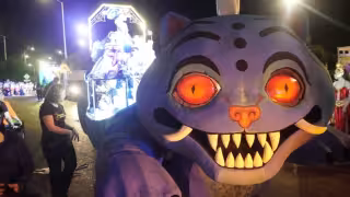 Los carros alegóricos iluminan una noche muy especial en Campeche.