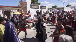 Parroquia de Santa Ana reafirma su fe con viacrucis viviente