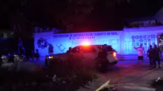 Elementos policiacos llegaron al lugar para controlar la situación.