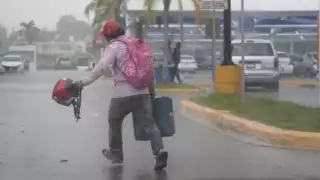 Lluvia vespertina sorprende a habitantes de Campeche