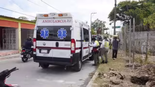 Paramédicos atienden a sujeto herido en carretera antigua a Kalá