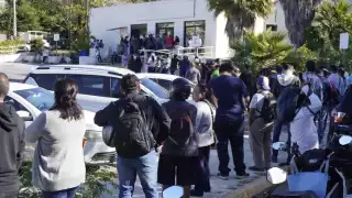 Desde las primeras horas del día, ciudadanos comenzaron a formar