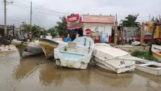 Las autoridades continúan la búsqueda de ocho pescadores desaparecidos durante el huracán Milton