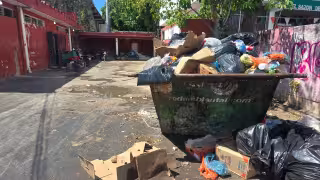 Locatarios del Mercado Ejidal denuncian abandono del Ayuntamiento de Campeche; laboran entre aguas negras