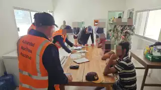 Marina detiene en la costa de Yucatán a tres pescadores por la captura de caracol rosado, especie en veda