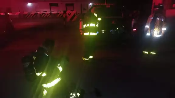 Elementos del Heroico Cuerpo de Bomberos atendieron la emergencia.