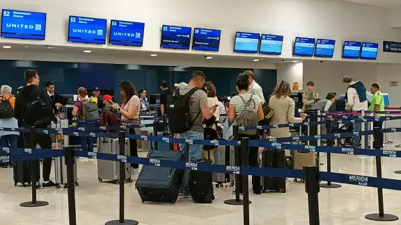 Hay buena afluencia de pasajeros en el aeropuerto de Mérida