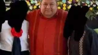 El hombre señalado de acoso a menores aparentemente usaba el apoyo de otras mujeres.