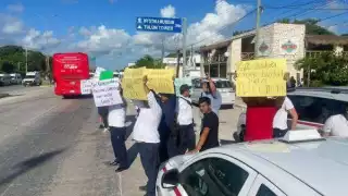 Taxistas protestan por la liberación del líder sindical en Tulum