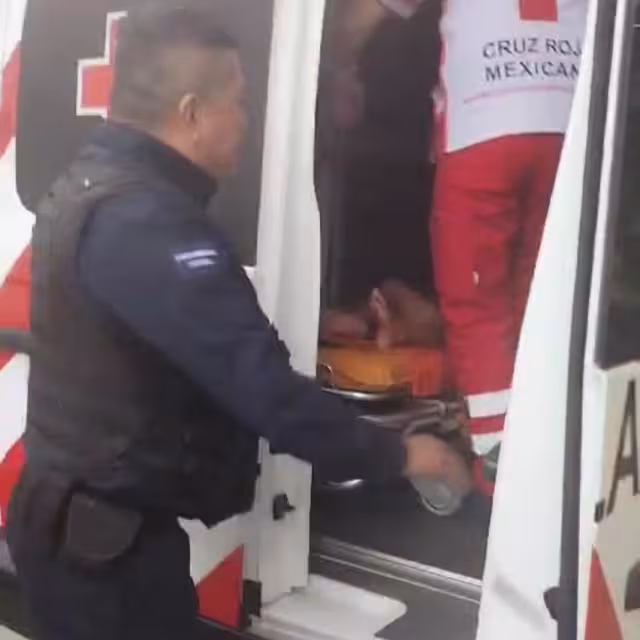Dos menores de edad rescatados por autoridades y el Heroico Cuerpo de Bomberos.