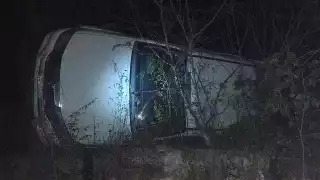 Conductor sobrevive milagrosamente de volcadura en la Comunidad de Kankí, Tenabo