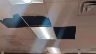 La conocida tienda fue clausurada por los daños que presenta.