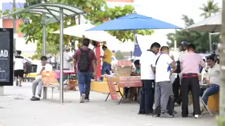 Debido a las altas temperaturas, los alimentos, sobre todo callejeros, se echan a perder con facilidad, por lo que las autoridades de Salud piden tomar medidas