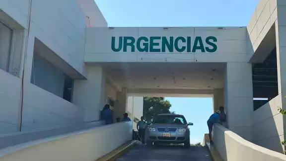 Una mujer en estado grave pero estable y otras cuatro personas permanecen ingresadas en el Hospital Rural IMSS-Bienestar “María del Socorro Quiroga Aguilar”