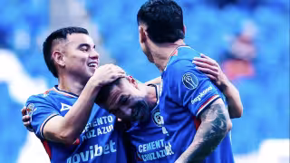 cruz azul se mantiene en la cima