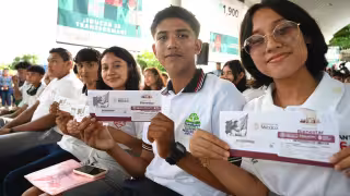 Más de 100 mil estudiantes campechanos reciben Becas del Bienestar