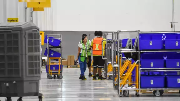 Servicios y actividades agropecuarias también muestran un repunte del 4.4 y 3.5 por ciento Servicios y actividades agropecuarias también muestran un repunte del 4.4 y 3.5 por ciento
