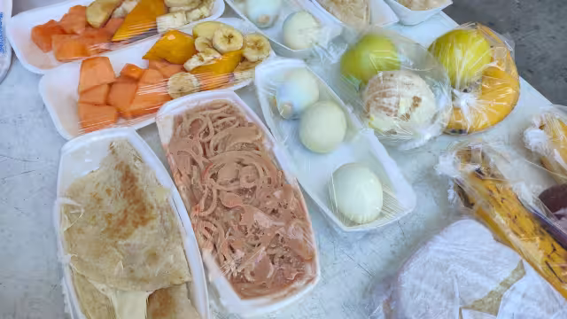 Lucía Hernández Damián describió cómo de ganar 2 mil 700 pesos el viernes, apenas obtuvo 700 el lunes que inició medida