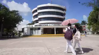 Exrector de la Universidad Autónoma de Campeche regaló 21 contratos sin transparencia