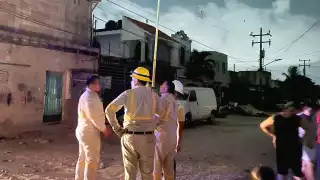 Cansados de esta situación, pobladores de la 227, en Cancún, retuvieron una camioneta de la paraestatal para buscar una solución