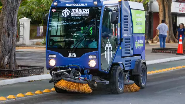 La alcaldesa Cecilia Patrón promueve la limpieza de las calles de Mérida