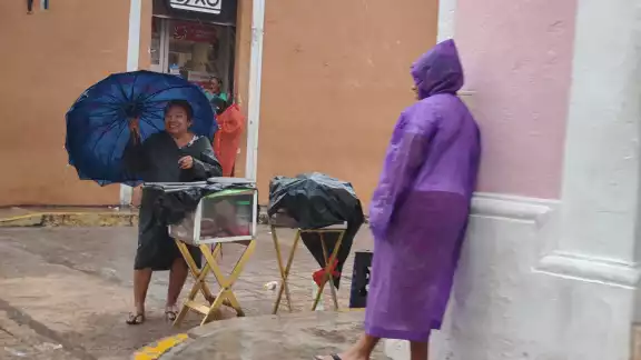 Calles y avenidas principales registraron encharcamientos importantes, además de que se afectó las actividades cotidianas de los campechanos.