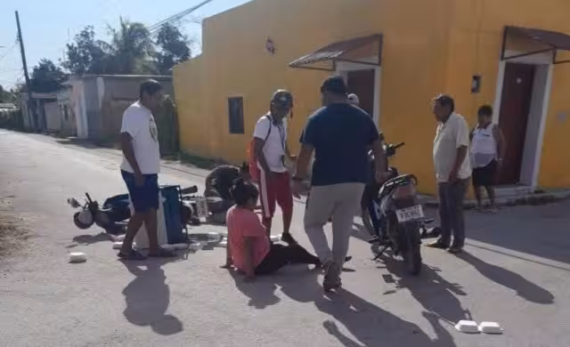 SAMU atiende a fémina tras accidente de tránsito en Seybaplaya