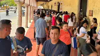 Pese a cierre de casillas en Yucatán, continúan las largas filas para votar
