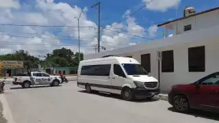 Detienen a conductor  con 27 migrantes en la vía Escárcega-Villahermosa