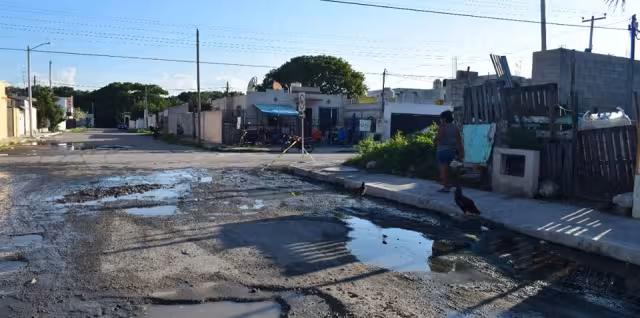 Vecinos se han visto en la necesidad de señalizar con objetos las partes que no son seguras