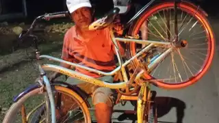 Aparece desorientado pintor en carretera: culpan a los aluxes