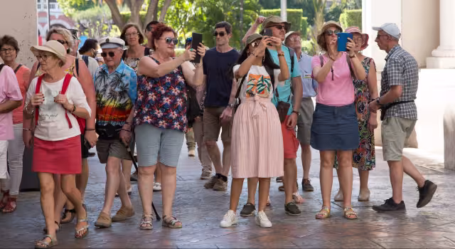 Familias venden terrenos para viajar y terminan sin dinero ni vacaciones