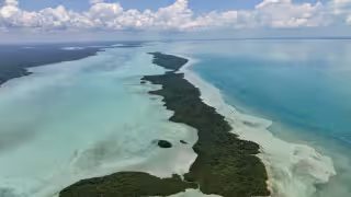 Esta isla se revela como un paraíso natural a solo 10 a 20 minutos en lancha desde la capital