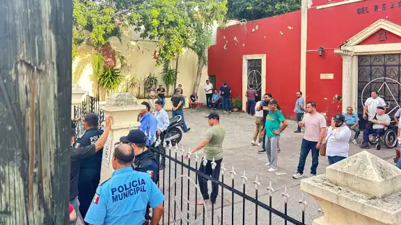 Un grupo de exintegrantes de la organización “se encierra” en local de la calle 63 por 72 Un grupo de exintegrantes de la organización “se encierra” en local de la calle 63 por 72