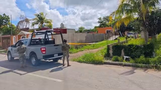 Agentes federales fuertemente armados realizan un cateo en una vivienda de Kanasín