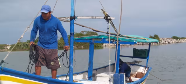 El mal tiempo reciente perjudica las actividades de los hombres de mar, afectando sus ingresos