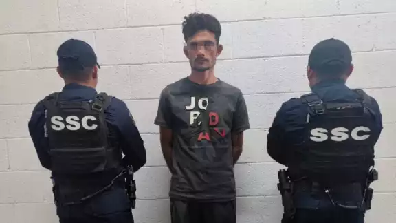 El sujeto agredió verbalmente a los elementos y adoptó una conducta hostil y evasiva El sujeto agredió verbalmente a los elementos y adoptó una conducta hostil y evasiva