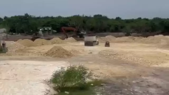 Según habitantes, el traslado del material pétreo se viene realizando desde hace un mes.