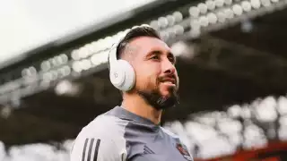 Héctor Herrera llega a la CDMX para firmar con Toluca