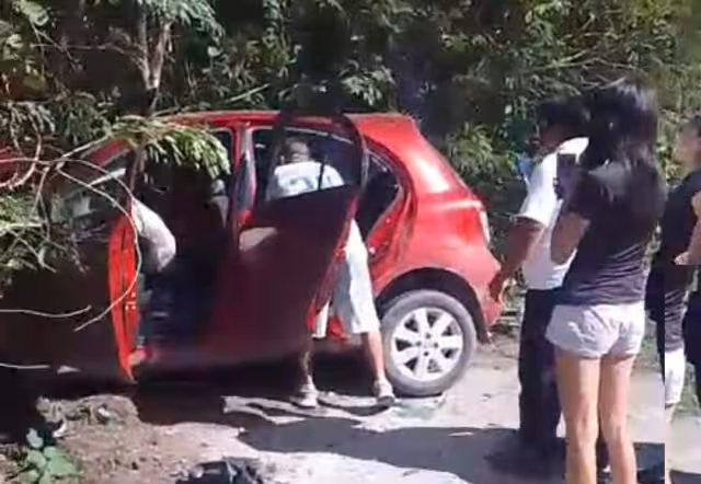 El conductor del  Nissan March rojo perdió la vida debido al impacto