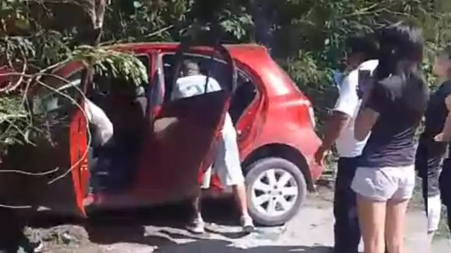 El conductor del  Nissan March rojo perdió la vida debido al impacto
