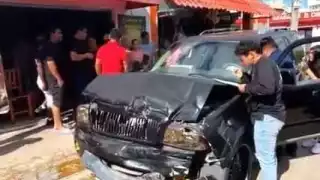 Conductor causa terrible accidente dejando a dos mujeres heridas en Playa del Carmen