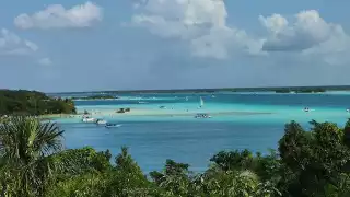 Modificarán rutas de embarcación para proteger laguna de Bacalar.