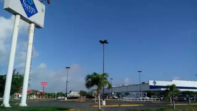 Robo a plena luz del día en supermercado de Chetumal