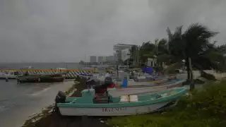 Huracán Beryl se degrada a categoría 4; continúa su trayectoria a la Península de Yucatán
