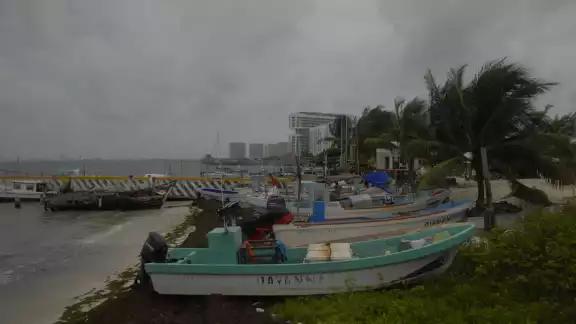 Se prevé que Beryl toque tierra en la Península de Yucatán este viernes Se prevé que Beryl toque tierra en la Península de Yucatán este viernes