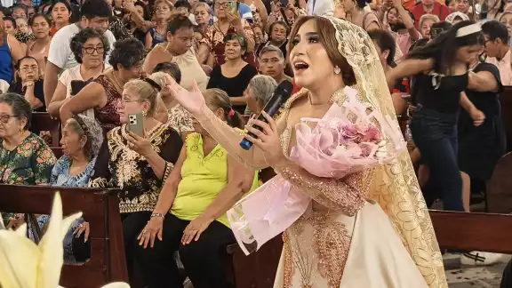 Jaireth del Carmen Cordova Ortiz, reina de los Juegos Florales y Feria Carmen.